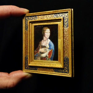 Miniatuur schilderij van 'Vrouw met hermelijn' door Diane Meyboom. Origineel: Leonardo da Vinci